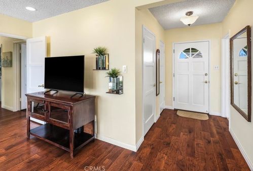 5436 Rosebay St, Long Beach, CA 90808-3527