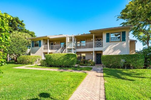 17 Eastgate Dr, Boynton Beach FL  33436-6802 exterior