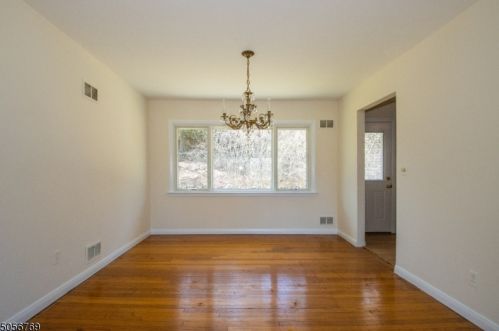 668 Long Hill Rd, Little Falls NJ  07424-2047 exterior