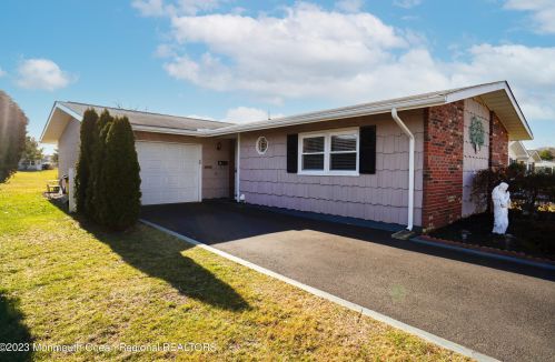 3 Dryden Rd, Bricktown, NJ 08724-1932