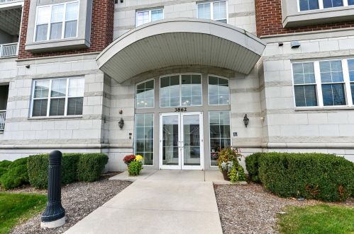 3862 Lake Dr, Milwaukee, WI 53211-2446