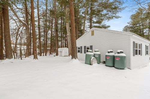 20 Lee Ann St, Nashua NH  03062-3572 exterior