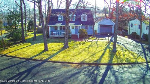 31 Wayside Dr, Bricktown, NJ 08724-4343