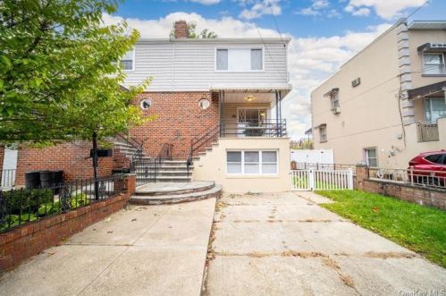 160 Calhoun Ave, Bronx, NY 10465-3316