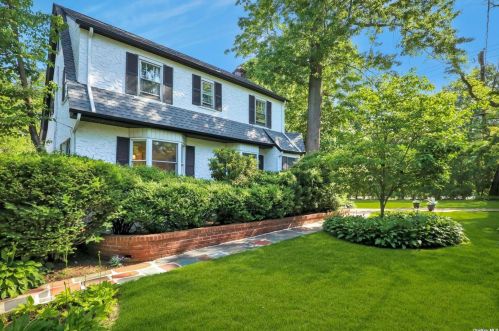 1 Forest Ave, Great Neck, NY 11023-2303