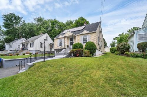 38 Douglas Ave, Waterbury CT  06708-2727 exterior
