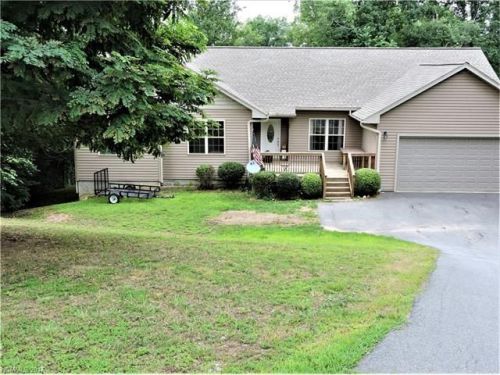 22 Birdsong Ln, Biltmore Lake, NC 28715-8393