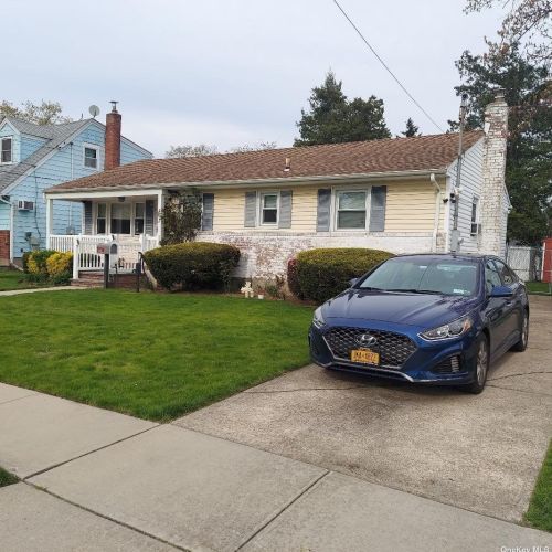 463 Maple Ave, Hempstead, NY 11553-2132