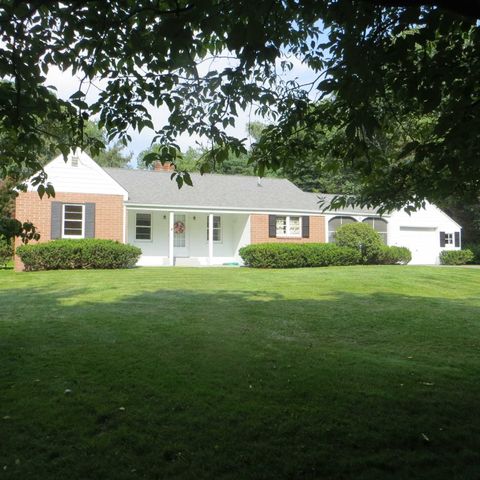 25 Schoolhouse Ln, Poughkeepsie, NY 12603-4907