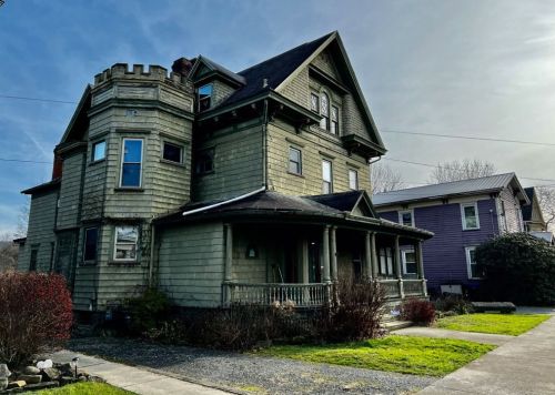 1040 Elk St, Franklin, PA 16323-1253