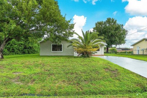 725 Nichols Ter, Fort Pierce, FL 34953-2608