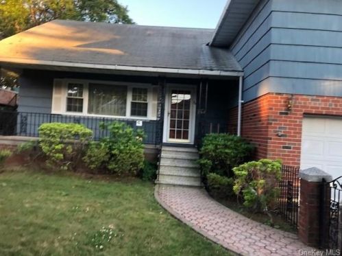 30 Hawkins St, Bronx, NY 10464-1415