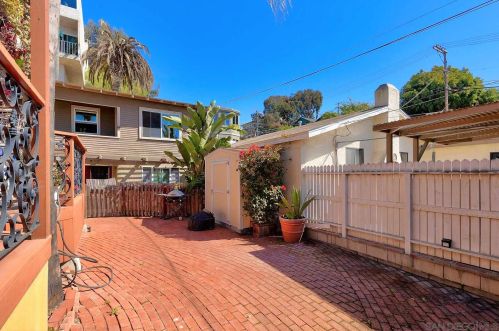 1660 Linwood St, San Diego CA 92110-2830 exterior