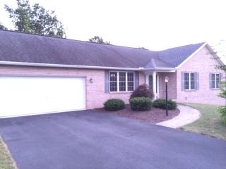 220 Jade Dr, Chambersburg, PA 17202-8239