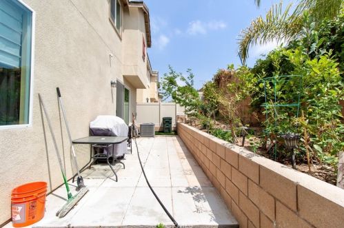 865 Pine Ave, Rialto CA  92376-4552 exterior