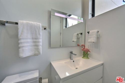 5128 Noble Ave, Van Nuys CA  91403-1376 exterior