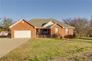 1160 White Dr, Lewisburg, TN 37091-3654