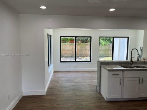 7020 27th Ct, Hollywood FL  33023-3706 exterior