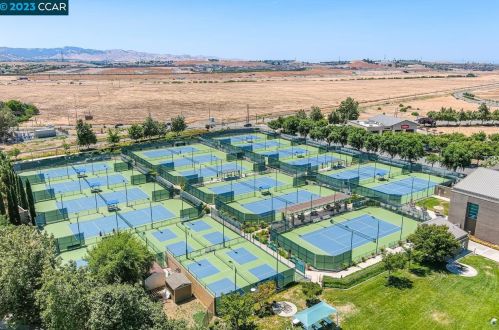 4086 Freesia Dr, Oakley CA  94561-1944 exterior