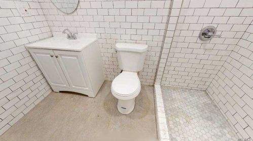 141 25 St, Wheatley Heights NY  11798-3802 exterior
