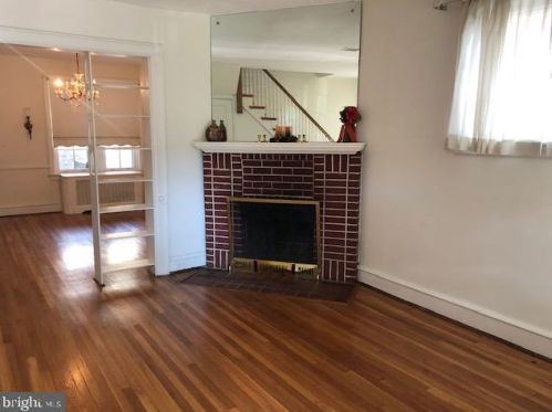 823 Harrison St, Wilmington, DE 19806-4628