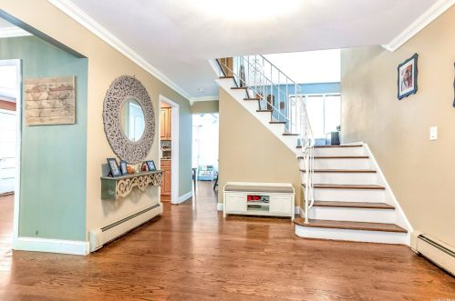 6 Stuart Ct, Huntington Station NY  11746-4237 exterior