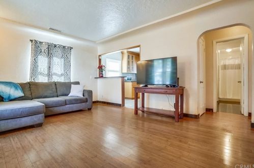 5953 Rose Ave, Long Beach, CA 90805-4247