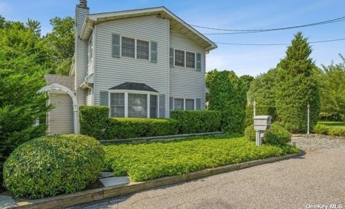 18 Wheat Path Rd, Mount Sinai, NY 11766-2225