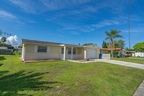 3054 Pinon Dr, Tarpon Springs, FL 34691-4719