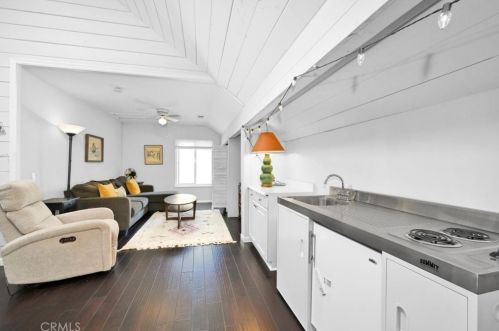 9878 Avenida Mateo, Cypress CA  90630-3445 exterior