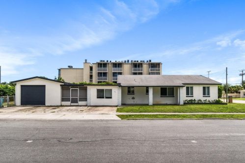 401 12 Ave, Boynton Beach FL  33435-6034 exterior