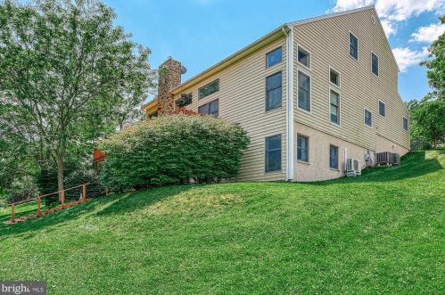 1015 Country Club Rd, Camp Hill PA  17011-1049 exterior