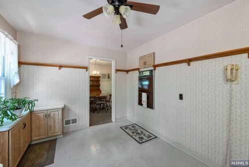 81 Mcnomee St, Oakland NJ  07436-2609 exterior