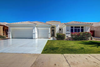 7136 Foothill Dr, Glendale, AZ 85310-5818