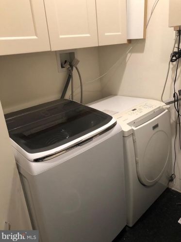 201 8th St, Philadelphia PA  19106-3519 exterior