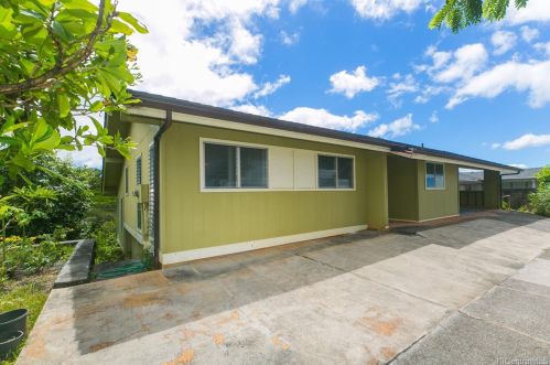 981959 Hoala St, Aiea, HI 96701-1645