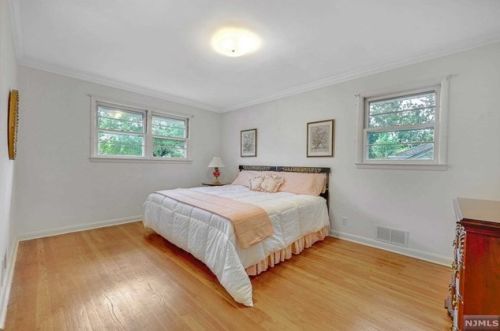 243 Burnside Pl, Ridgewood NJ  07450-1701 exterior