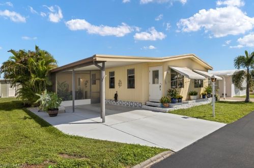 137 Kim Dr, Naples, FL 34104-3927