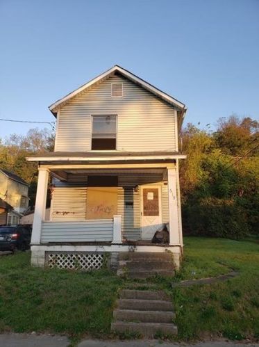 619 Cedar St, New Castle, PA 16102-1317