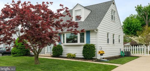209 Adams Ave, Barrington, NJ 08007-1231