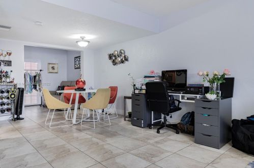 775 80th St, Hialeah, FL 33014-4164