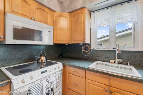 33 Watkins Rd, Bricktown NJ  08724-2446 exterior