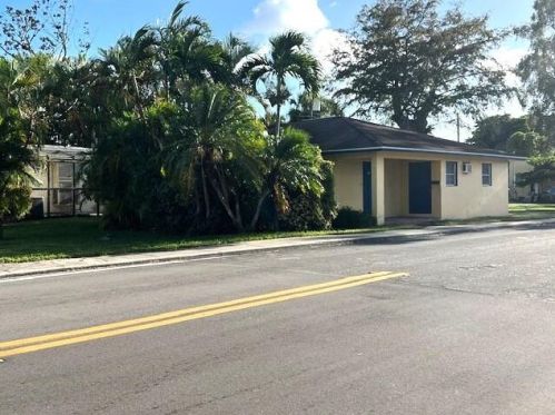120 Main St, Pahokee, FL 33476-1806