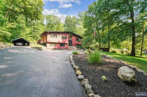 118 Skyline Dr, Oakland, NJ 07436-1514