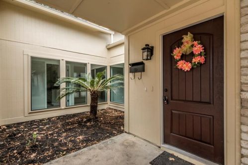 2114 Willow Dell Dr, Taylor Lake Village, TX 77586-3309