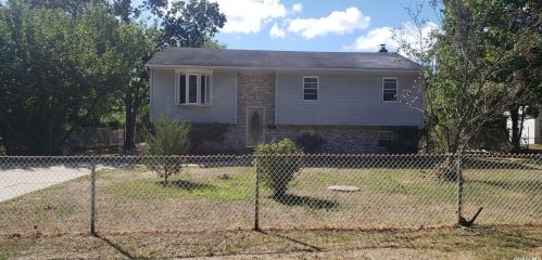 40 Cocoanut St, Central Islip, NY 11722-4311