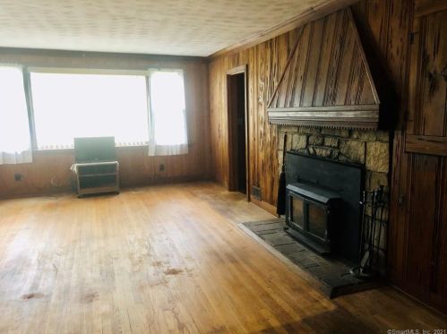 245 Spring Rd, North Haven CT  06473-3410 exterior