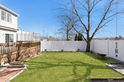16 Vollmer Ave, Norwalk CT  06851-4132 exterior