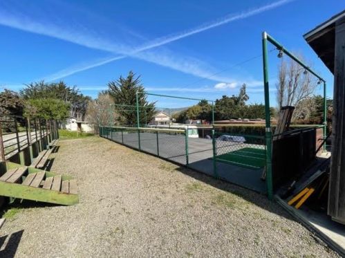 300 Alta Vista Dr, South San Francisco CA  94080-5662 exterior