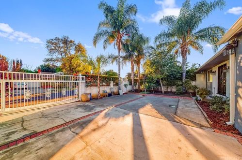 16931 Hart St, Van Nuys CA 91406-4507 exterior